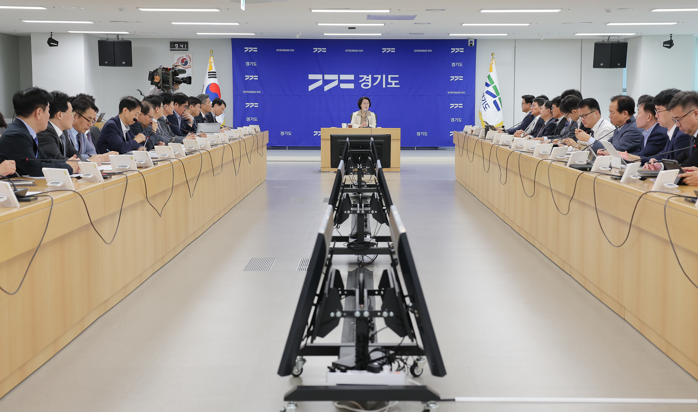 첫 공개 월간회의 주재한 추미애 지사 간부 대상 재정 교육 실시, 재정 위기 조기경보 시스템 구축 등 대응책 지시