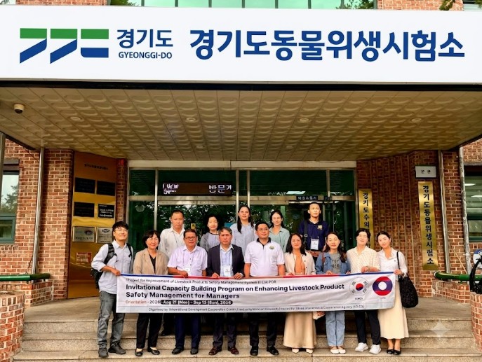 라오스 축산 공무원 대표단, 경기도 동물위생시험소 견학