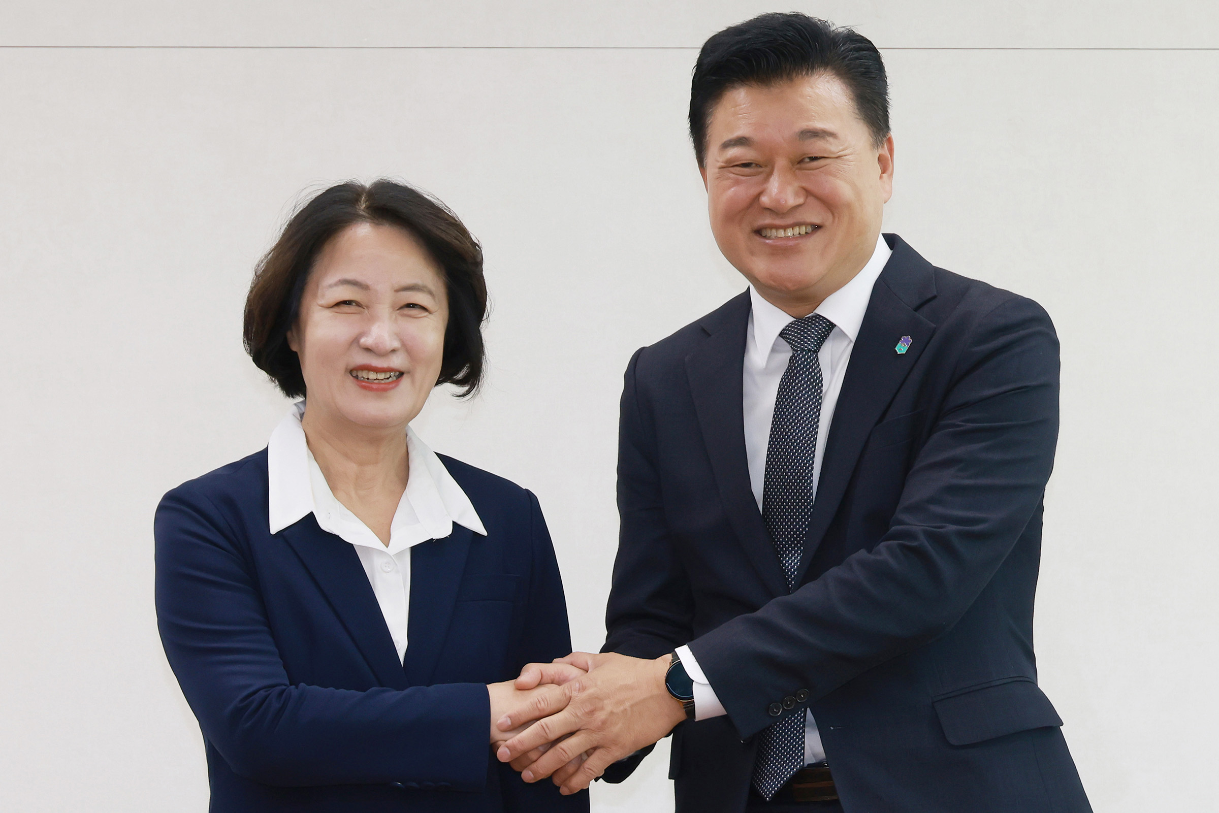 (보도참고자료)추미애 지사-신용한 충북지사 면담